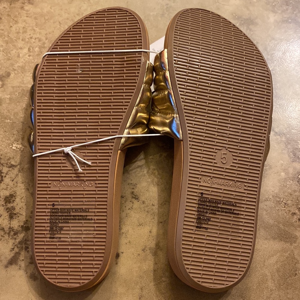 (160) NWT Women’s Gold Slides by Shade and Shore. Size 5 - Picture 10 of 11